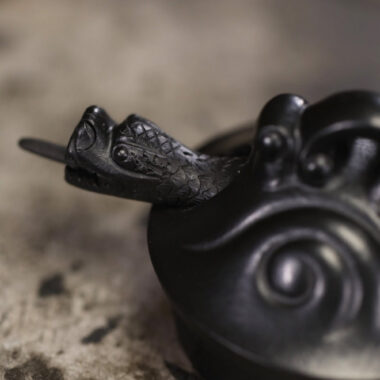 Full Handmade Yixing Zisha Teapot [Carp Dragon Pot] (Hei Ni – 170ml)