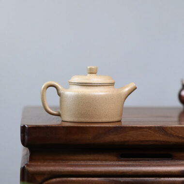 Yixing Zisha Teapot [De Zhong] (Bensan Lu Ni/Jiang Po Ni/Zi Ni – 170ml)