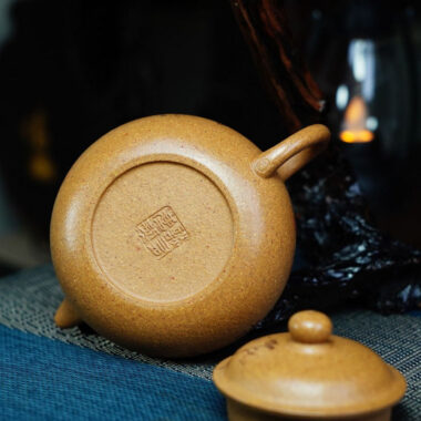 Full Handmade Yixing Zisha Teapot [Yuan Zhu Pot] (Wucai Lao Duan Ni – 220ml)
