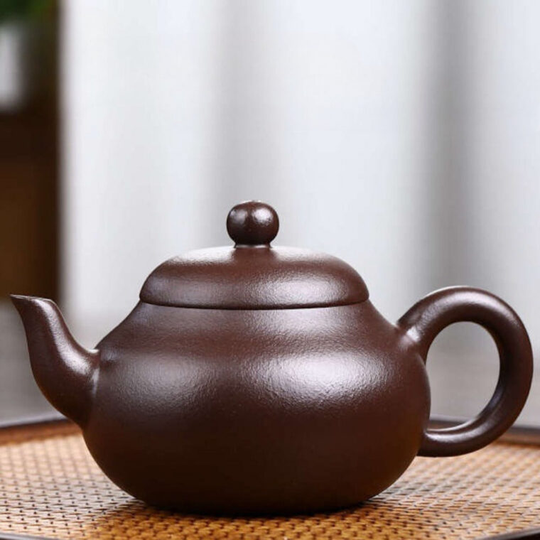 Full Handmade Yixing Zisha Teapot [Pear Pot] (Lao Zi Ni – 200ml)