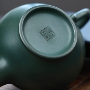 Full Handmade Yixing Zisha Teapot [Xiao Ying Pot] (Lu Ni – 190ml)