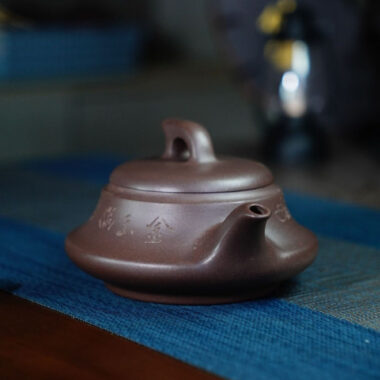 Full Handmade Yixing Zisha Teapot [Smooth & Fine Pot] (Zi Ni – 350ml)