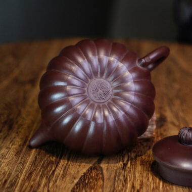 Full Handmade Yixing Zisha Teapot [Chrysanthemum Bud Pot] (Lao Zi Ni – 170ml)