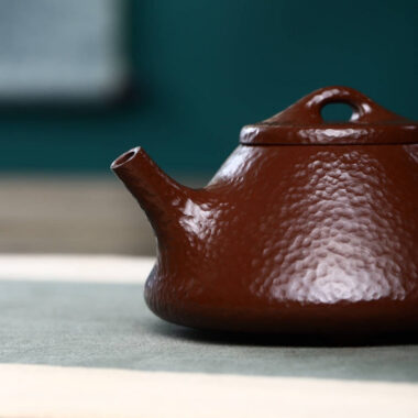 Full Handmade Yixing Zisha Teapot [Ziye Shi Piao Pot] (Lao Zi Ni – 200ml)