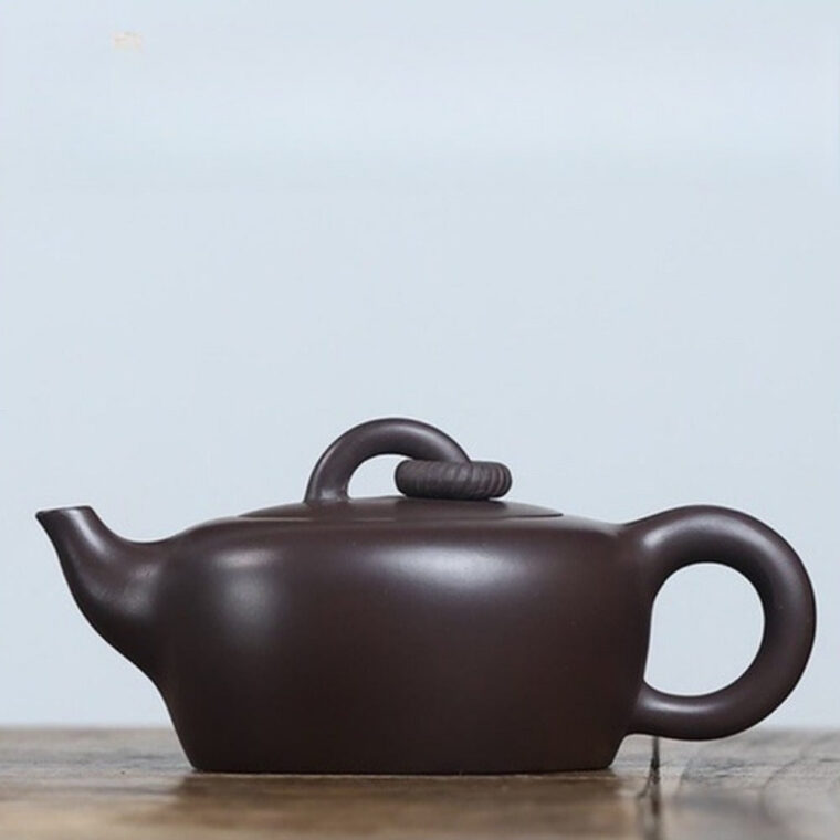 Full Handmade Yixing Zisha Teapot [Single Ring Flat Round Pot] (Lao Zi Ni – 200ml)