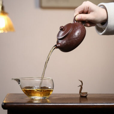 Yixing Zisha Teapot [Plum Blossom Han Jiang] (Zi Zhu Ni – 250ml)