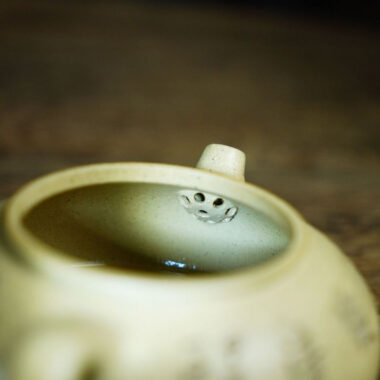 Full Handmade Yixing Zisha Teapot [Han Jiang Pot] (Bensan Lu Ni – 180ml)