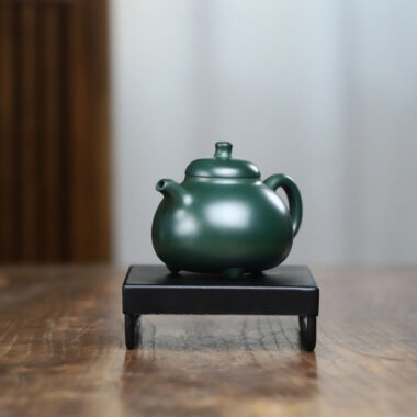 Full Handmade Yixing Zisha Teapot [Sanzu Ruding Pot] (Lu Ni – 180ml)