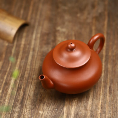 Full Handmade Yixing Zisha Teapot [Straw Hat Pot] (Zhao Zhuang Zhu Ni – 120ml)