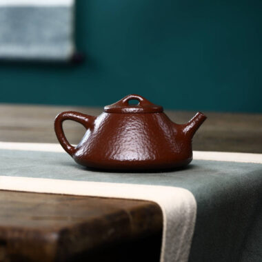 Full Handmade Yixing Zisha Teapot [Ziye Shi Piao Pot] (Lao Zi Ni – 200ml)
