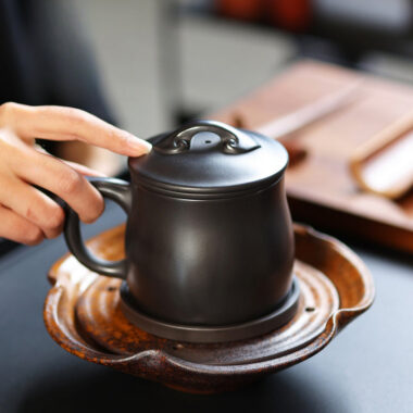Yixing Zisha Tea Mug with Filter [Ruyi] (Shi Huang – 400ml)