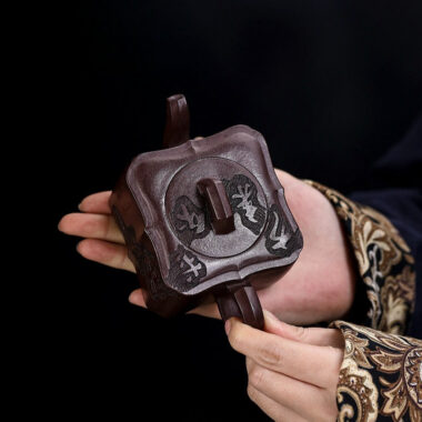 Full Handmade Yixing Zisha Teapot [Gao Peng Man Zuo] (Lao Zi Ni – 180ml)