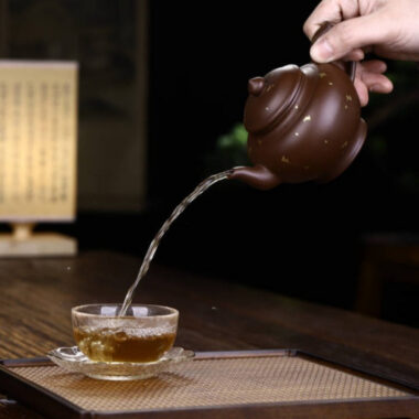 Full Handmade Yixing Zisha Teapot [Sprinkle Gold Xiao Ying Pot] (Zi Ni – 260ml)