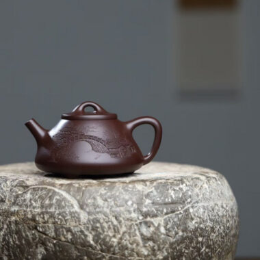 Full Handmade Yixing Zisha Teapot [Jiangnan Ziye Shi Piao Pot] (Zi Ni – 220ml)