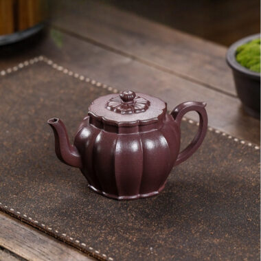 Full Handmade Yixing Zisha Teapot [Jinwen Gongdeng] (Zi Ni – 250ml)