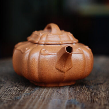 Full Handmade Yixing Zisha Teapot [Jinnang Ruyi Pot] (Jiang Po Ni – 190ml)