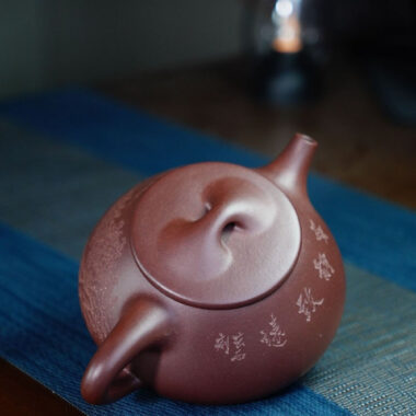 Full Handmade Yixing Zisha Teapot [Jingzhou Shi Piao Pot – Ningjing Zhi Yuan] (Zi Ni – 400ml)