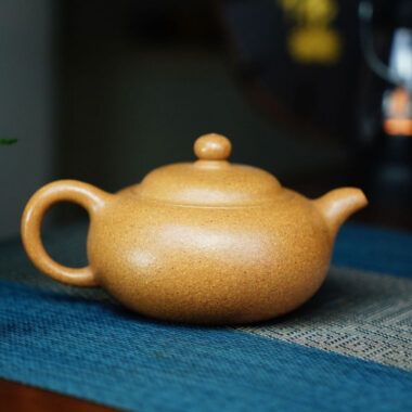 Full Handmade Yixing Zisha Teapot [Lotus Yuan Zhu Pot] (Wucai Lao Duan Ni – 220ml)