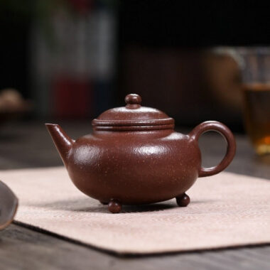 Full Handmade Yixing Zisha Teapot [Shui Ping Tripod] (Tao Hua Ni – 210ml)