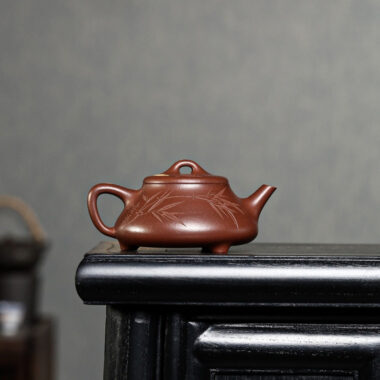 Full Handmade Yixing Zisha Teapot [Chu Piao Pot] (Di Cao Qing – 220ml)