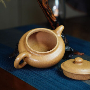 Full Handmade Yixing Zisha Teapot [Fanggu Pot] (Duan Ni – 260ml)