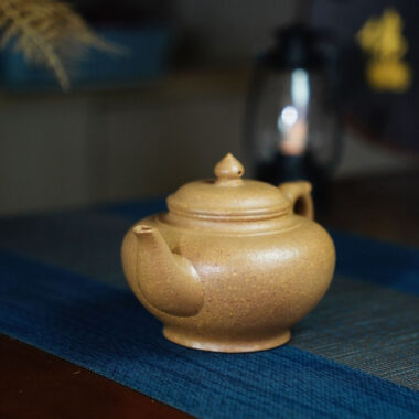 Full Handmade Yixing Zisha Teapot [Xiao Ying Pot] (Duan Ni – 270ml)