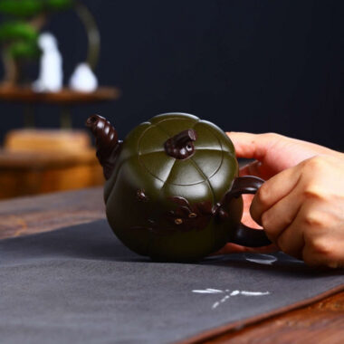 Full Handmade Yixing Zisha Teapot [Bi-color Pumpkin Pot] (Lu Ni/Zi Ni – 350ml)
