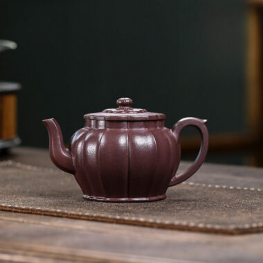 Full Handmade Yixing Zisha Teapot [Jinwen Gongdeng] (Zi Ni – 250ml)