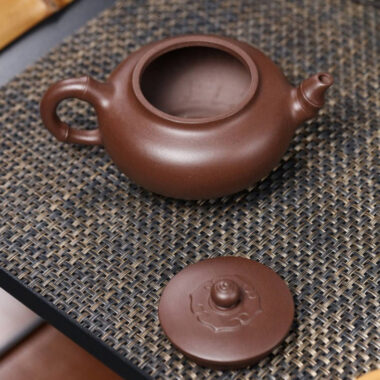 Full Handmade Yixing Zisha Teapot [Elegant Bamboo Pot] (Zi Ni – 300ml)