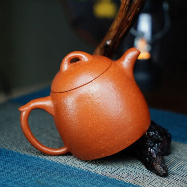 Full Handmade Yixing Zisha Teapot [Qin Quan Pot] (Li Pi Zhu Ni – 270ml)