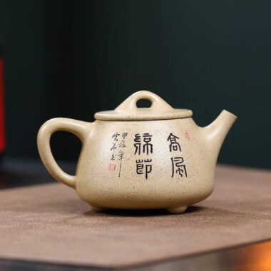 Full Handmade Yixing Zisha Teapot [Gao Shi Piao Pot] (Bensan Lu Ni – 200ml)