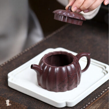 Full Handmade Yixing Zisha Teapot [Gui Bao] (Zi Ni – 190ml)