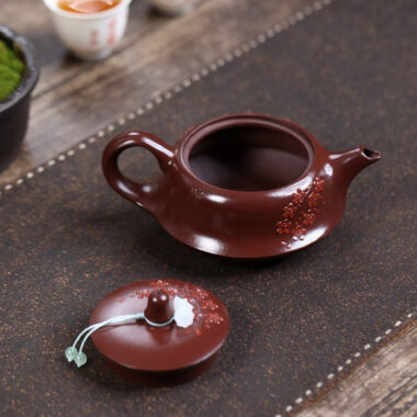 Yixing Zisha Teapot [Plum Blossom Qu Hu] (Zi Zhu Ni – 230ml)