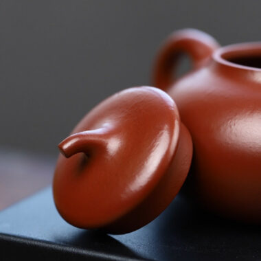 Full Handmade Yixing Zisha Teapot [Jia Duan Pot] (Dahongpao – 170ml)