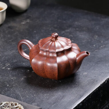 Full Handmade Yixing Zisha Teapot [Yang Xin Fanggu] (Hei Dun Tou – 230ml)