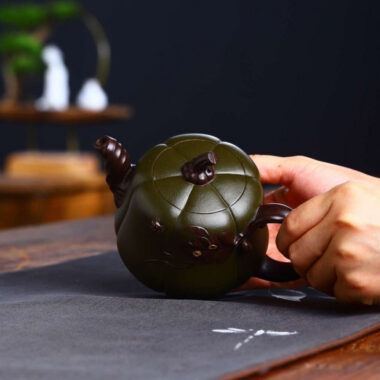 Full Handmade Yixing Zisha Teapot [Bi-color Pumpkin Pot] (Lu Ni/Zi Ni – 350ml)