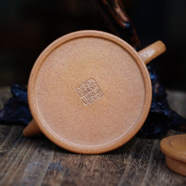 Full Handmade Yixing Zisha Teapot [Yu Zhao Pot] (Wucai Lao Duan Ni – 170ml)
