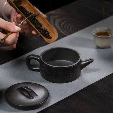 Full Handmade Yixing Zisha Teapot [Zhi Xiang Hanwa] (Tian Qing Ni – 200ml)