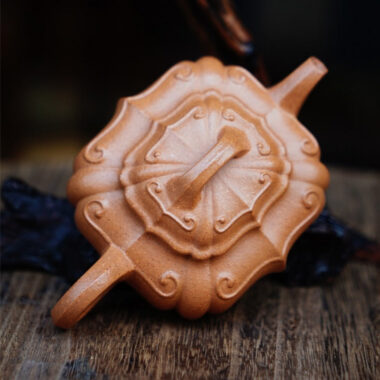 Full Handmade Yixing Zisha Teapot [Jinnang Ruyi Pot] (Jiang Po Ni – 190ml)