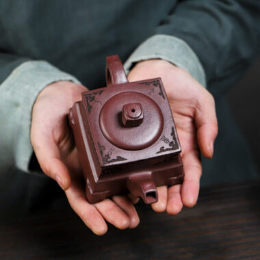 Full Handmade Yixing Zisha Teapot [Sifang Dingli] (Zi Ni – 280ml)