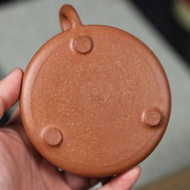 Full Handmade Yixing Zisha Teapot [Ziye Shi Piao Pot] (Jiang Po Ni – 220ml)
