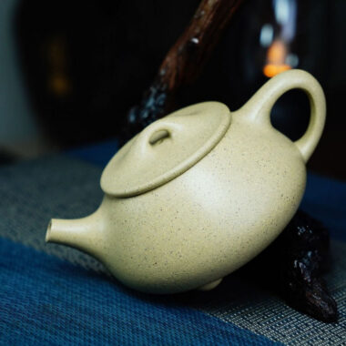 Full Handmade Yixing Zisha Teapot [Jingzhou Shi Piao Pot] (Benson Lu Ni – 200ml)