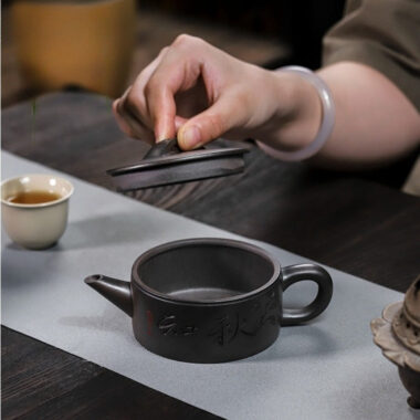 Full Handmade Yixing Zisha Teapot [Zhi Xiang Hanwa] (Tian Qing Ni – 200ml)