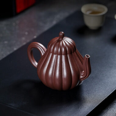 Full Handmade Yixing Zisha Teapot [Han Qing] (Zi Ni – 260ml)