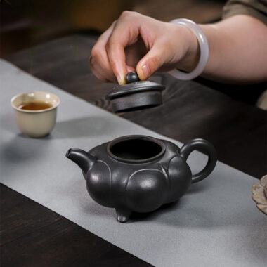 Full Handmade Yixing Zisha Teapot [Lianhua Ding] (Tian Qing Ni – 320ml)