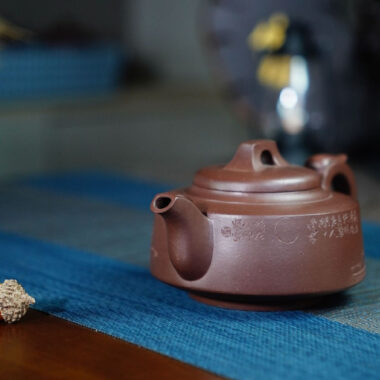 Full Handmade Yixing Zisha Teapot [Fei Feng Pot] (Zi Ni – 300ml)