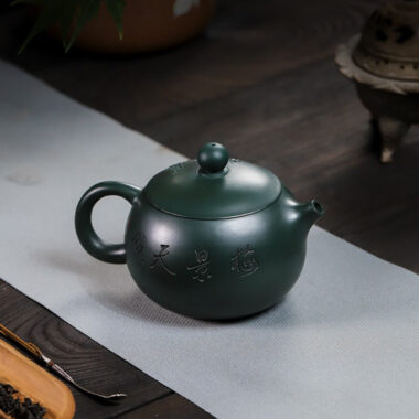 Full Handmade Yixing Zisha Teapot [Big Plum Blossom Xishi Pot] (Feicui Lu Ni – 470ml)