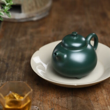 Full Handmade Yixing Zisha Teapot [Sanzu Ruding Pot] (Lu Ni – 180ml)