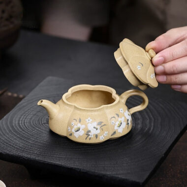 Full Handmade Yixing Zisha Teapot [Yin Cui] (Bensan Lu Ni – 120ml)