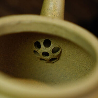 Full Handmade Yixing Zisha Teapot [Dabin Ruyi] (Bensan Lu Ni  – 200ml)